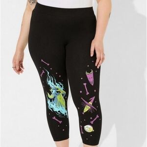 🆕️ 2X  DISNEY NIGHTMARE B4 CHRISTMAS  SIGNATURE WAISTBAND PREMIUM LEGGING -CROP